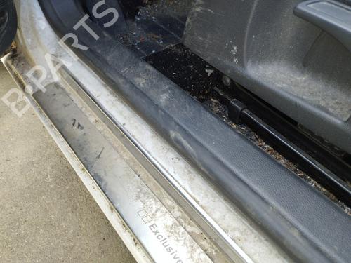 rubber-door-seal-vw-golf-plus-v-5m1-521-2004-2005-2006-2007-2008-2009-2010-2011-2012-2013-37716503 main image