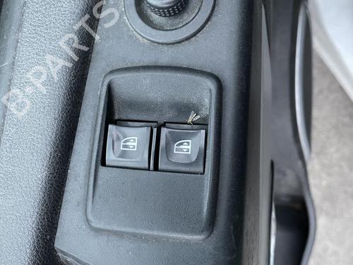 Used Left front window switch Left front window switch RENAULT TRAFIC III Van (FG_) 1.6 dCi 115 (FGMD) (116 hp) 27081036 27081036