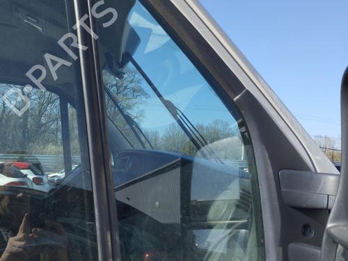front-right-quarter-glass-iveco-daily-vi-van-2014-32729664 main image