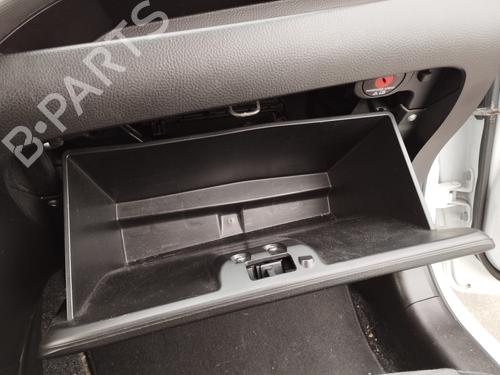 Used Glove box Glove box SUZUKI SWIFT IV (FZ, NZ) 1.2 (AZH412, ZC72S) (94 hp) 31629824 31629824