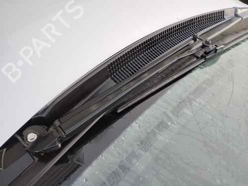 Used Front windshield wiper arm TOYOTA YARIS (_P13_) 1.0 (KSP130_, KSP130) (69 hp) 31216416