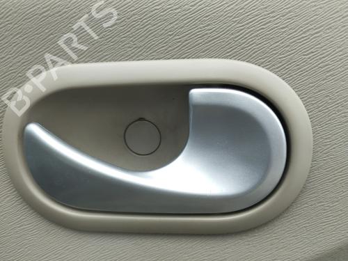 Høyre foran invendig håndtak RENAULT TWINGO II (CN0_) 1.2 16V (CN04, CN0B) (75 hp) 29210972