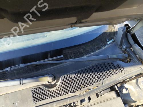 Used Front windshield wiper arm RENAULT MEGANE III Grandtour (KZ0/1) 1.5 dCi (KZ09, KZ0D, KZ1G, KZ29, KZ14, KZ1W, KZ10, KZ1F,... (110 hp) 27046605