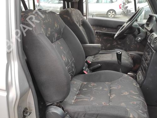 Used Right front seat HYUNDAI GALLOPER II (JK-01) 2.5 TD intercooler (99 hp) 27057352
