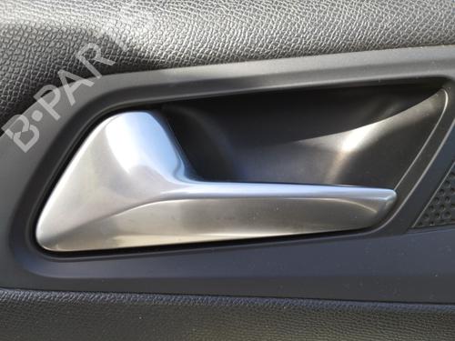 Venstre fortil invendig håndtag Venstre fortil invendig håndtag PEUGEOT 308 II (LB_, LP_, LW_, LH_, L3_) 1.2 THP 130 (131 hp) 33858106 33858106