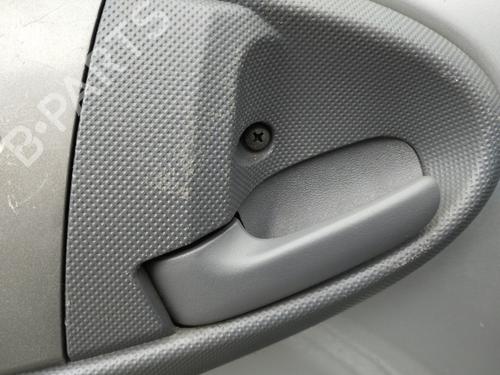 Venstre fortil invendig håndtag Venstre fortil invendig håndtag PEUGEOT 107 (PM_, PN_) 1.0 (68 hp) 35938794 35938794