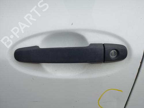 Venstre fortil udvendigt håndtag TOYOTA YARIS (_P9_) 1.4 D-4D (NLP90_, NLP90R) (90 hp) 32135395