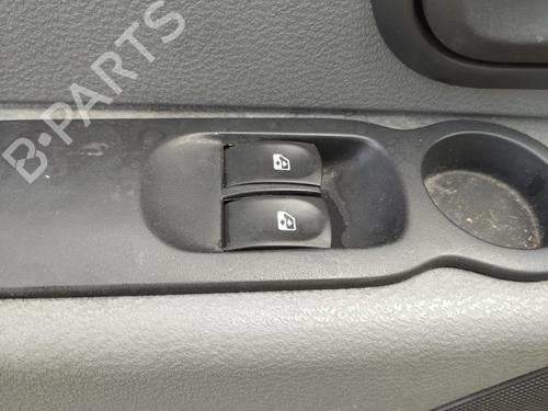 Przełącznik szyby przedniej lewej RENAULT MODUS / GRAND MODUS (F/JP0_) 1.2 (JP0C, JP0K, FP0C, FP0K, FP0P, JP0P, JP0T) 8200214939