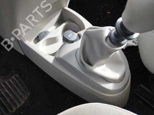 Console centrale RENAULT TWINGO II (CN0_) 1.2 16V (CN04, CN0B) (75 hp) 28839701