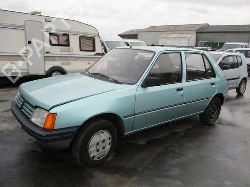Used Parts PEUGEOT 205 I (741A/C) 1.4 (60 hp) 2898021