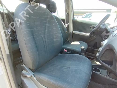 Used Right front seat TOYOTA YARIS (_P9_) 1.3 VVT-i (SCP90_, SCP90R) (87 hp) 27366964