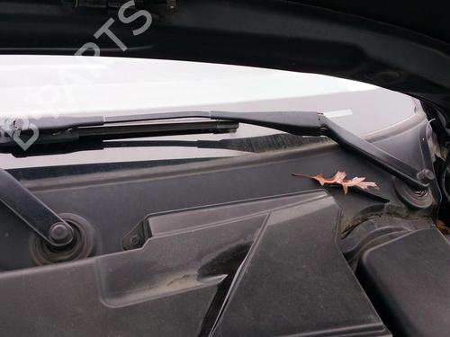 Used Front windshield wiper arm BMW 1 (E87) 118 d (143 hp) 27087568