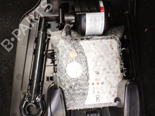 Used Jack Kit RENAULT TWINGO III (BCM_, BCA_) 0.9 TCe 95 (92 hp) 27278100