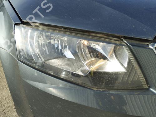 Used Right headlight SKODA OCTAVIA III Combi (5E5, 5E6) 2.0 TDI (150 hp) 30174859