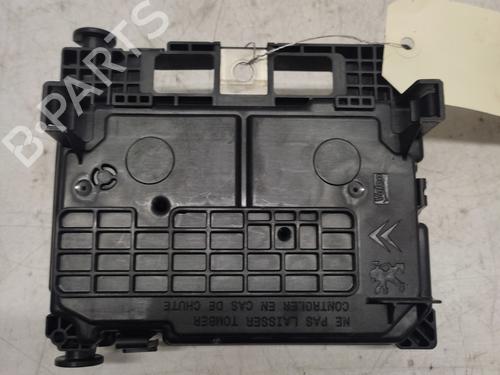 Used Fuse box Fuse box 39177845 39177845