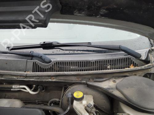 Used Front windshield wiper arm FORD MONDEO III Saloon (B4Y) 1.8 16V (110 hp) 27065117