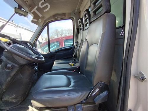 Left front seat IVECO DAILY VI Van 33S13, 35S13, 35C13 | BP32729677C15 - Image 2