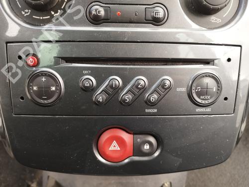 Used Radio Radio RENAULT CLIO III (BR0/1, CR0/1) 1.5 dCi (BR17, CR17) (86 hp) 32668622 32668622