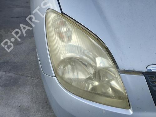 Used Right headlight TOYOTA COROLLA Verso (_E12_) 2.0 D-4D (CDE120_, CDE120R) (90 hp) 27069984