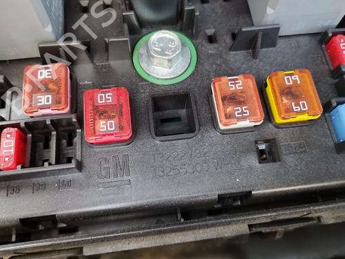 Used Fuse box Fuse box 37867208 37867208