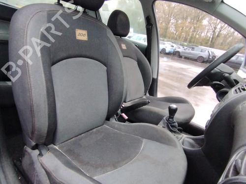 Sæde højre fortil PEUGEOT 206 Hatchback (2A/C) 1.4 i (75 hp) 30752993