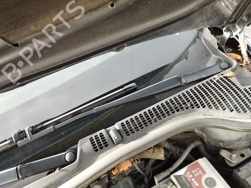 Used Front windshield wiper arm SKODA OCTAVIA II (1Z3) 2.0 TDI RS (170 hp) 31974282
