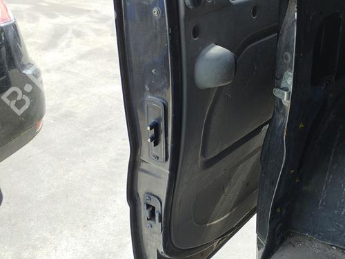 Used Rear right interior door handle Rear right interior door handle RENAULT TRAFIC II Van (FL) 2.0 dCi 115 (FL01, FL0U, FL00, FL0H, FL0M) (114 hp) 33635165 33635165