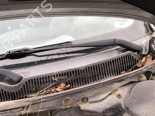 Used Front windshield wiper arm FORD MONDEO III Saloon (B4Y) 1.8 16V (110 hp) 27081530