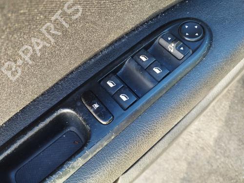 Used Left front window switch PEUGEOT 407 (6D_) 2.0 HDi 135 (6DRHRH, 6DRHRE, 6DRHRG, 6DRHRJ) (136 hp) 31967124