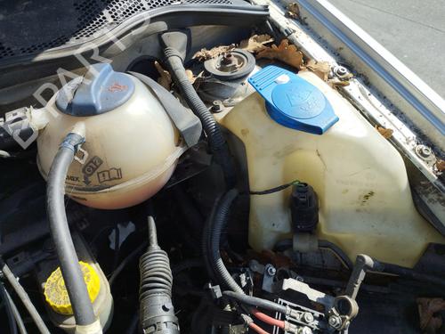 Used Windscreen washer tank VW POLO III (6N1) 64 1.9 D (64 hp) 27046862