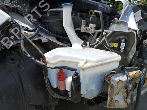 Używane Zbiornik płynu spryskiwaczy TOYOTA YARIS (_P9_) 1.3 VVT-i (SCP90_, SCP90R) (87 hp) 27042382