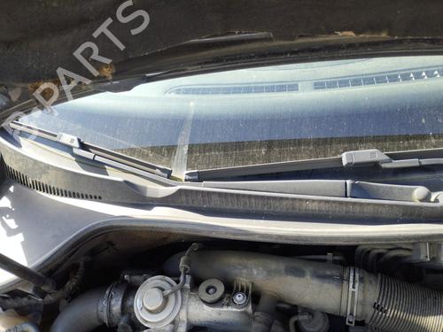 Used Front windshield wiper arm VW GOLF V (1K1) 1.9 TDI (105 hp) 27047180