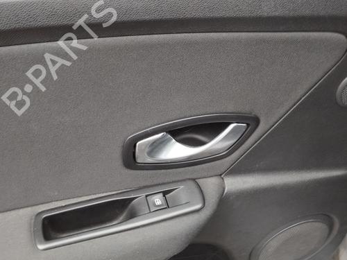 Venstre bak invendig håndtak RENAULT MEGANE III Hatchback (BZ0/1_, B3_) 1.9 dCi (BZ0N, BZ0J) (131 hp) 27089639