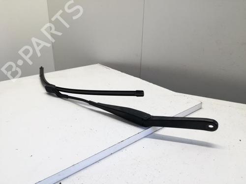 Used Front windshield wiper arm FORD FIESTA VI (CB1, CCN) 1.4 TDCi (70 hp) 27056610