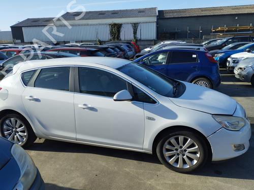 Used Right front shock absorber Right front shock absorber OPEL ASTRA H (A04) [2004-2014] 33701022 33701022