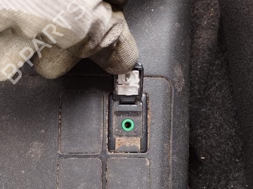 Console central TOYOTA YARIS (_P9_) 1.4 D-4D (NLP90_, NLP90R) (90 hp) 32135422