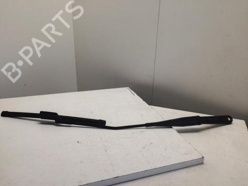 Used Front windshield wiper arm FORD FIESTA VI (CB1, CCN) 1.4 TDCi (70 hp) 27061792