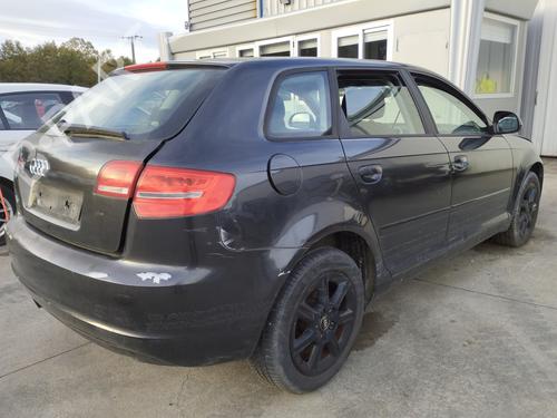 Renfort de pare-chocs arrière AUDI A3 Sportback (8PA) 1.9 TDI (105 hp) 30084775