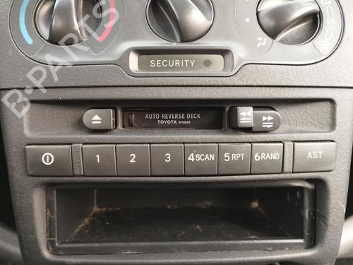 Used Radio TOYOTA YARIS (_P1_) 1.0 (SCP10_, SCP10R) (65 hp) 32133160