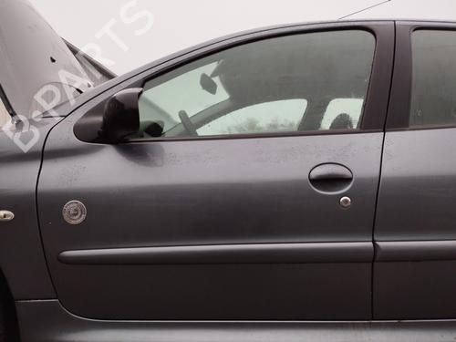 Used Left front door PEUGEOT 206 Hatchback (2A/C) 1.4 i (75 hp) 30752945