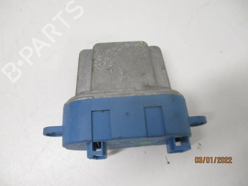 Used Heater resistor VW TRANSPORTER T5 Bus (7HB, 7HJ, 7EB, 7EJ) 2.5 TDI (174 hp) 27048117