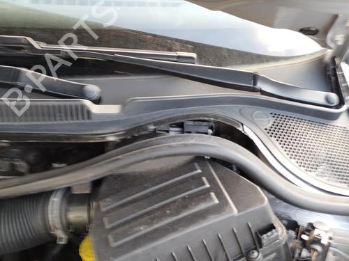 Used Front windshield wiper arm VW POLO V (6R1, 6C1) 1.6 TDI (90 hp) 27089272