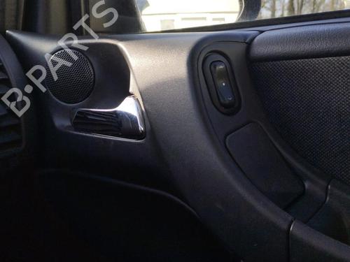 Høyre foran invendig håndtak OPEL ZAFIRA A MPV (T98) 2.0 DTI 16V (F75) (101 hp) 27073670