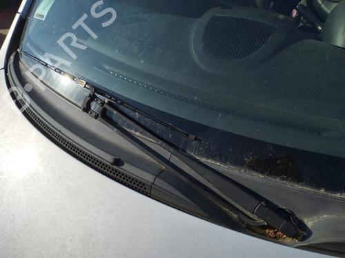Used Front windshield wiper arm PEUGEOT 107 (PM_, PN_) 1.0 (68 hp) 27045140