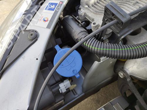 Used Windscreen washer tank PEUGEOT 206 Hatchback (2A/C) 1.4 i (75 hp) 27045034