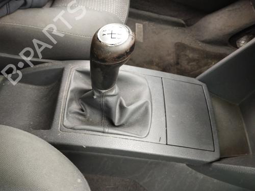 Used Gear lever Gear lever VW POLO IV (9N_, 9A_) 1.2 12V (64 hp) 27049375 27049375