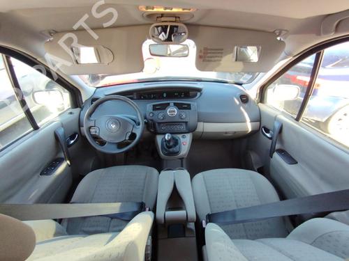 Used Fuse box Fuse box 39481502 39481502