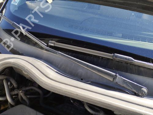 Used Front windshield wiper arm AUDI A1 Sportback (8XA, 8XF) 1.4 TFSI (122 hp) 28976481