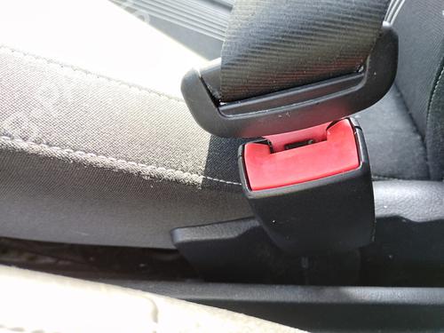 Used Seat buckle VW POLO V (6R1, 6C1) 1.2 (70 hp) 28153496