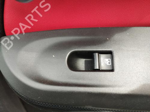 right-front-window-switch-fiat-500x-334_-2014-29913170 main image